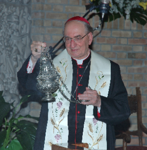 L'Arcivescovo Alfredo Battisti benedice l'organo (foto E.Tessaro)